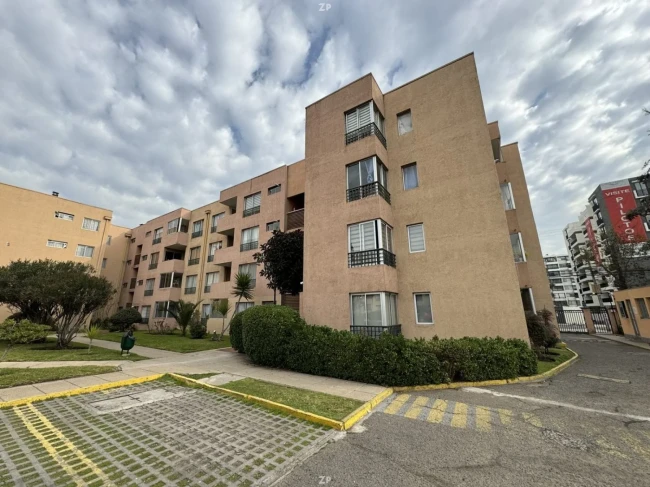 Departamento en Venta en La Florida | 2 Dormitorios, Piscina y Estacionamiento