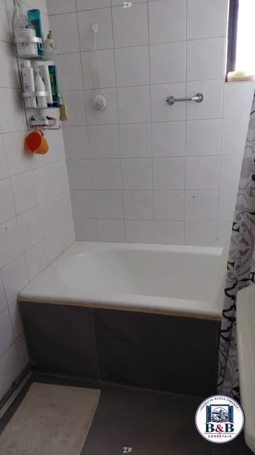 Vende Amplia Casa y Extenso Terreno a Pasos del Centro, oportunidad comercial.