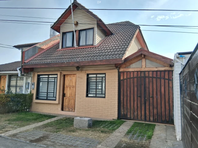 CASA 2 PISOS, PAREADA, 4 HABITACIONES, 2 BAÑOS, COCINA AMERICANA, LIVING COMEDOR