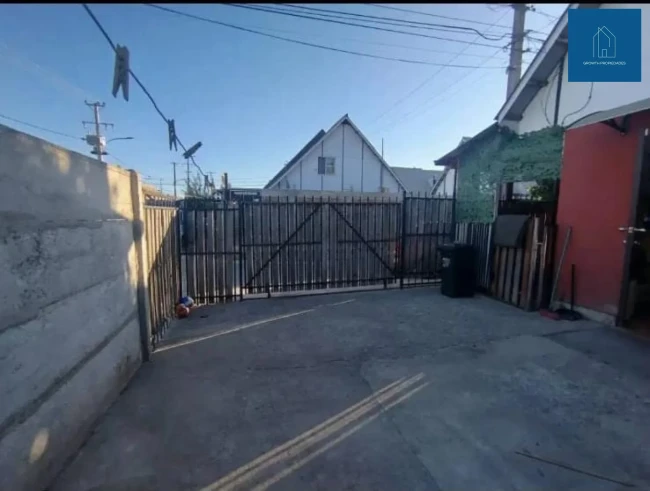 AMPLIA CASA EN VENTA EN COLBUN !!