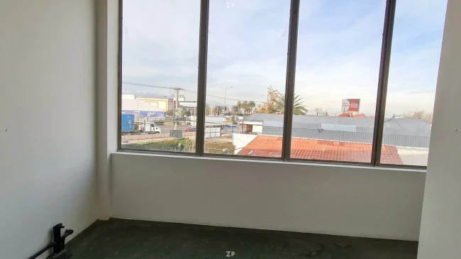 Frente al Mall Arauco Maipú Local en arriendo