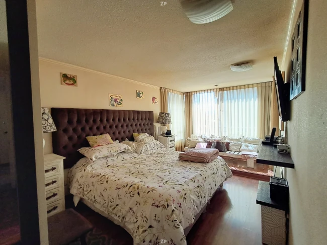Amplio Departamento en Arriendo en Las Condes 3D + 2B, Servicio, 2E y 1B