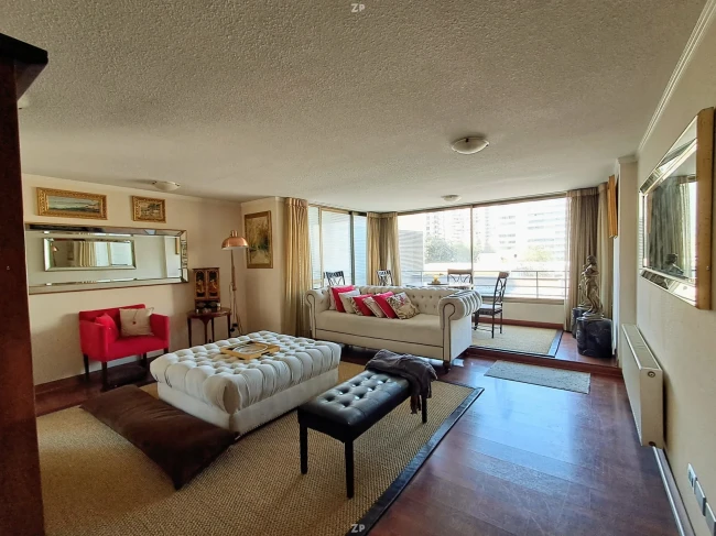 Amplio Departamento en Arriendo en Las Condes 3D + 2B, Servicio, 2E y 1B