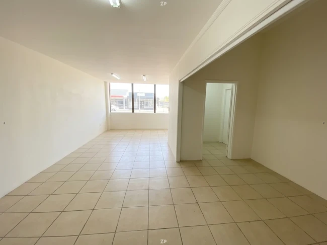 Local comercial 76m2 frente a Mall Arauco Maipú.