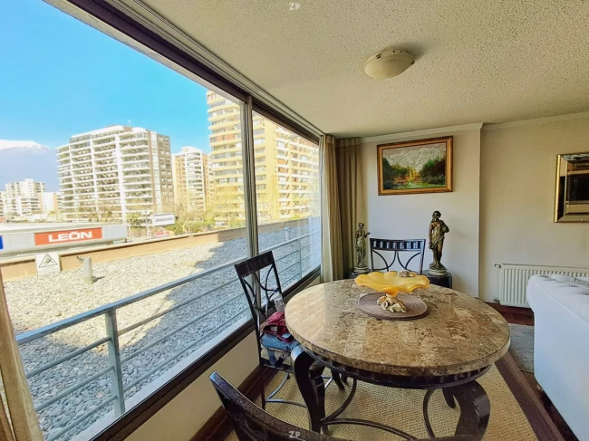 Amplio Departamento en Arriendo en Las Condes 3D + 2B, Servicio, 2E y 1B