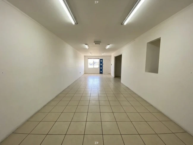 Local comercial 76m2 frente a Mall Arauco Maipú.