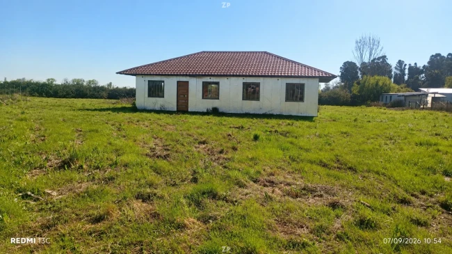Parcela 5.000 m² con construcción de 84 m²