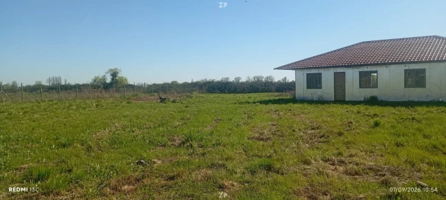 Parcela 5.000 m² con construcción de 84 m²