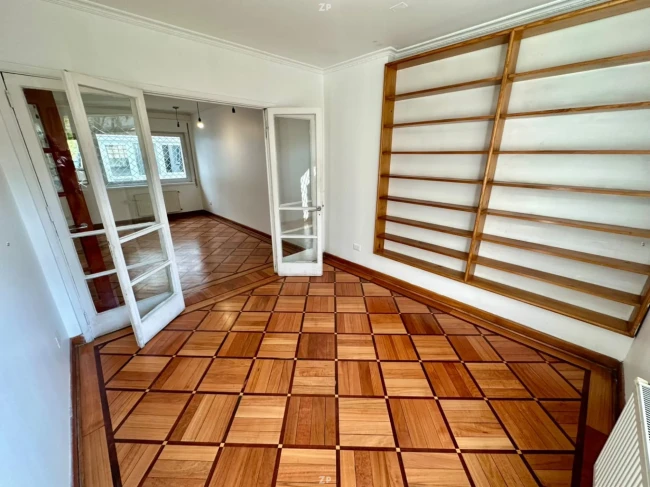 ESTUPENDA Y SOLIDA CASA DE 273 M2 HABITABLES EN LIMITE DE ÑUÑOA CON PROVIDENCIA