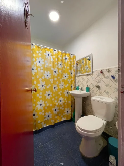 Se Vende Amplia y Acogedora Casa con Jardín y Estacionamientos