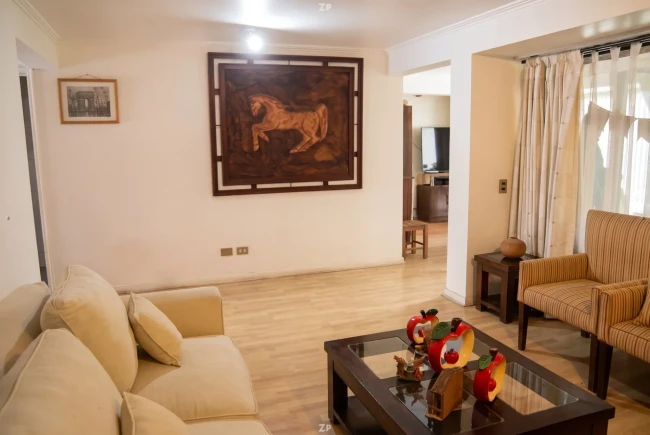 Casa 4D con piscina en Los Fresnos, Huechuraba · UF 12.500