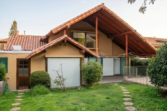 Casa 5D con piscina en Pedro Fontova, Huechuraba · UF 13.000