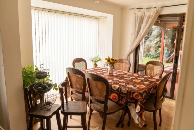 Casa 4D con piscina en Los Fresnos, Huechuraba · UF 12.500