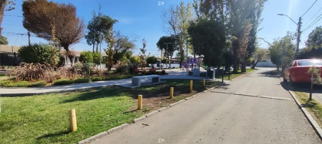 Casa frente a plaza | 220 m² terreno + 4 estacionamientos | Las Rejas