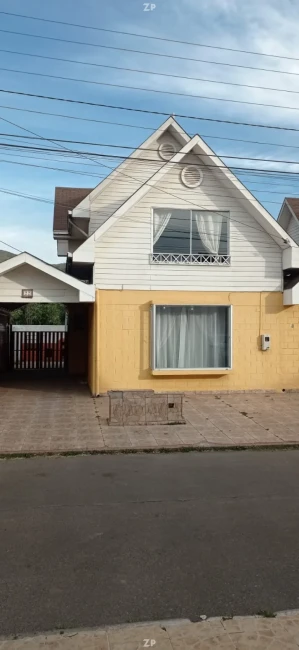 Se vende casa en el Condominio Los Almendros de La Calera
