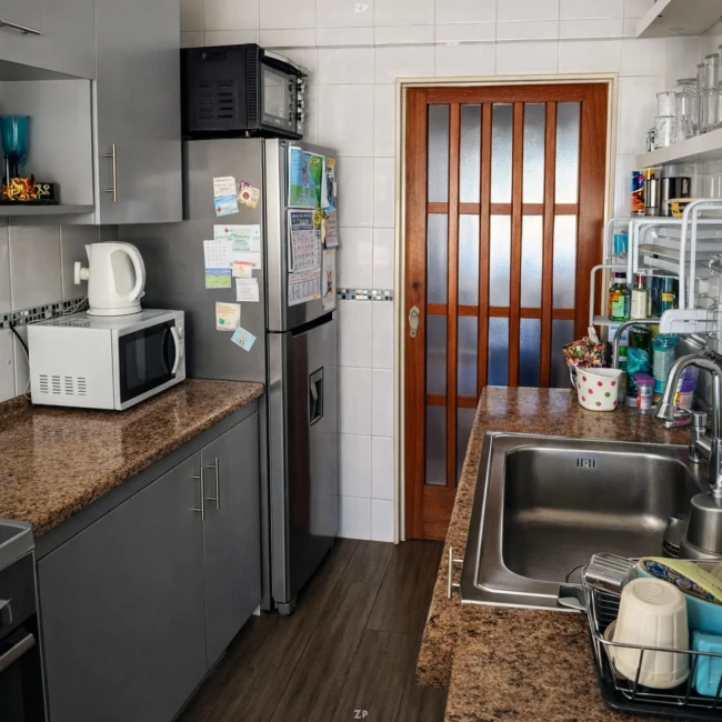 Casa Remodelada 3D-1B-Bodega-Antejardin, Patio, estacionamiento.