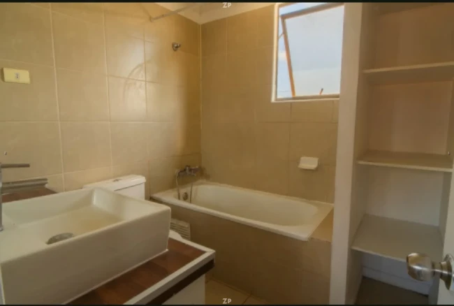 🏡 ¡Tu próximo hogar en Buin! Casa remodelada con amplio patio 🌿