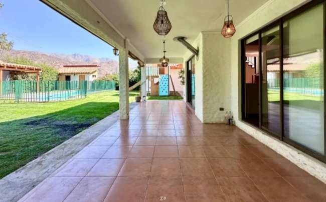 Casa con piscina y quincho en Condominio El Golf - Rinconada