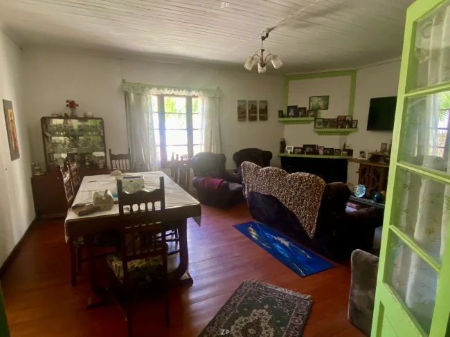 SE VENDE AMPLIA PROPIEDAD CON 2 CASAS – SAN ANTONIO