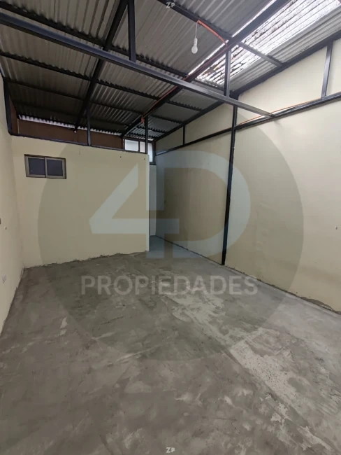 Casa en pasaje cerrado, sector norte