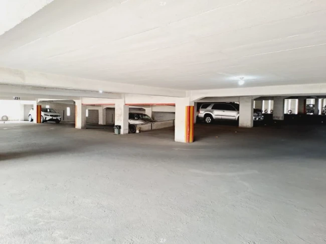 Estacionamiento en Arriendo Serrano esquina Alameda