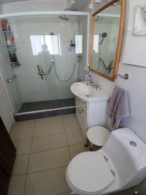 VENDE DUEÑO SIN COMISION CASA ESQUINA SÓLIDA 2 PISOS