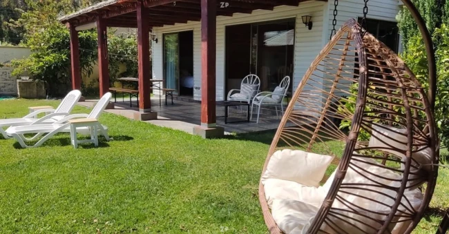 Venta casa amoblada en Playa Pingueral, Tomé: piscina, tinaja y quincho