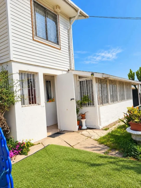 SE VENDE CASA DE 2 PISOS EN LLOLLEO, SAN ANTONIO