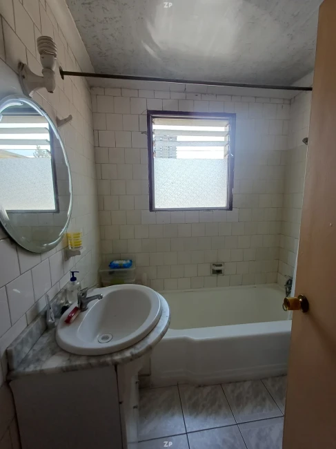 Casa Dos pisos excelente conectividad