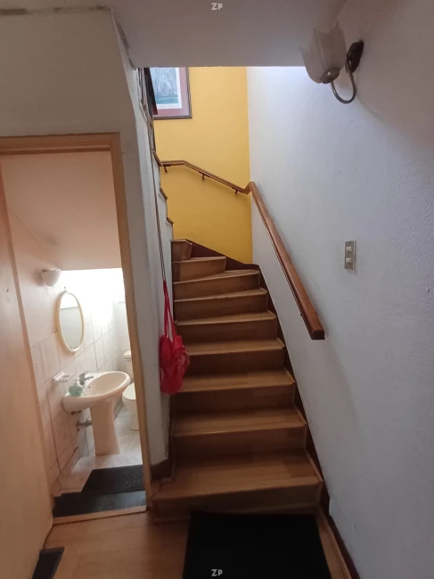 Casa Dos pisos excelente conectividad