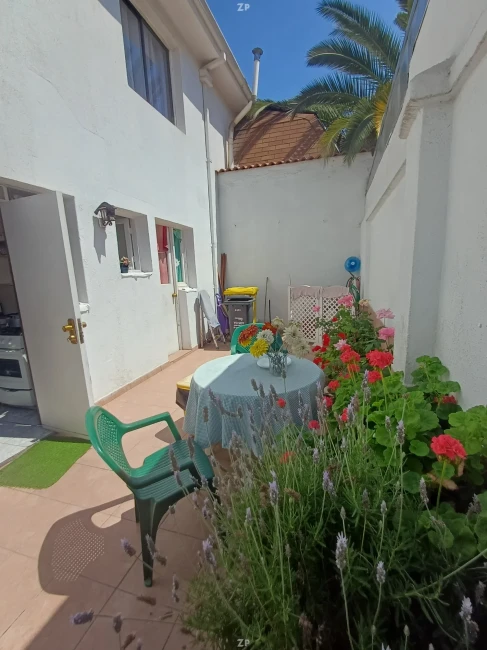 Casa Dos pisos excelente conectividad