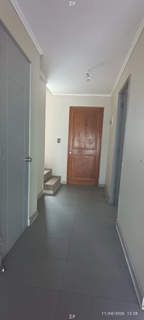Se vende casa solida, dos pisos, pareada a un costado, gran patio trasero, Buin