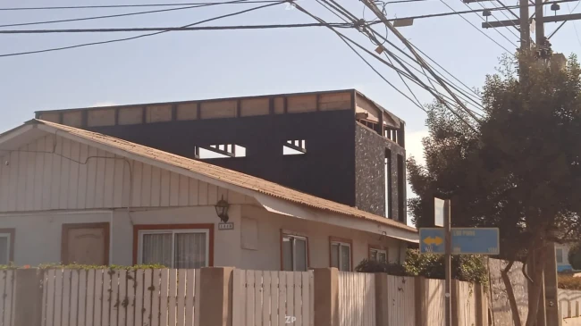 Casa en terreno esquina de 400 m² en pueblo La Laguna, Zapallar. A5 min de playa