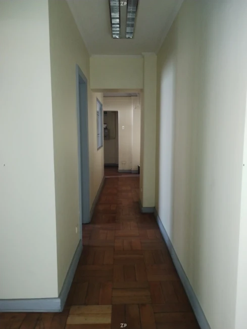 Amplio, muy iluminado departamento Centro Histórico Santiago, a pasos metro