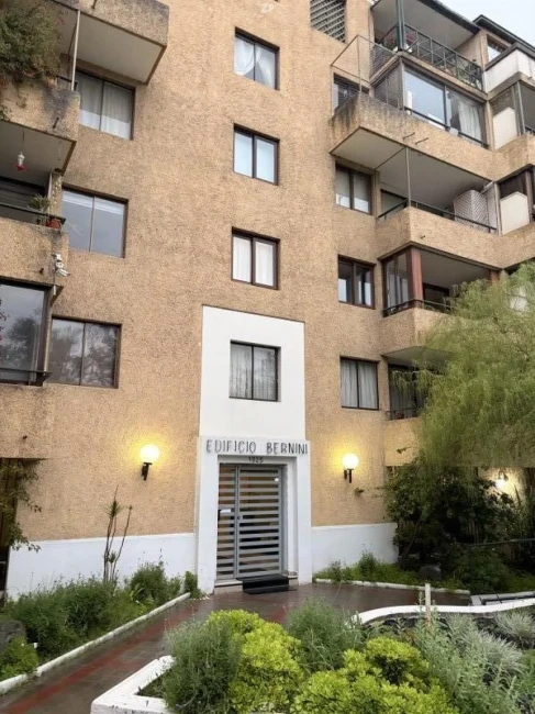 Departamento Providencia, frente a la Embajada de Italia