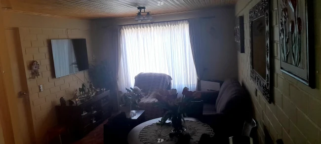 Se vende hermosa casa con una amplia cocina amoblada. 