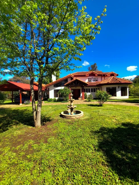 Vende espectacular parcela con casa de 400 m2 en Talca