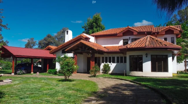 Vende espectacular parcela con casa de 400 m2 en Talca