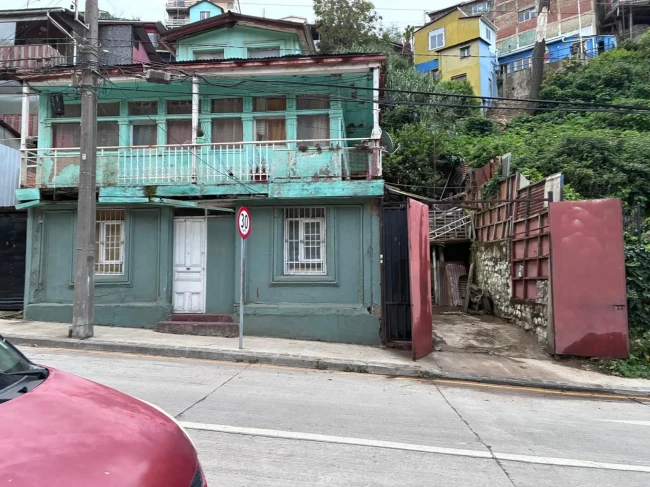 Venta propiedad con dos casas a pasos del centro de la ciudad 