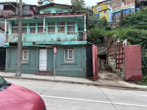 Venta propiedad con dos casas a pasos del centro de la ciudad 